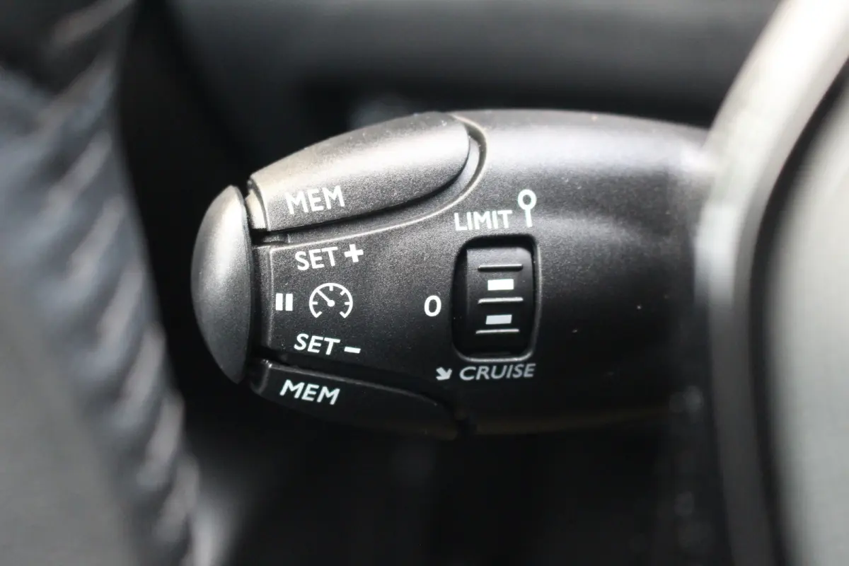 1.2 Active | CarPlay | Airco | Cruise C. | Park Assist | Elec. Pakket | | CarPlay | Airco | Cruise C. | Park Assist | Elec. Pakket |