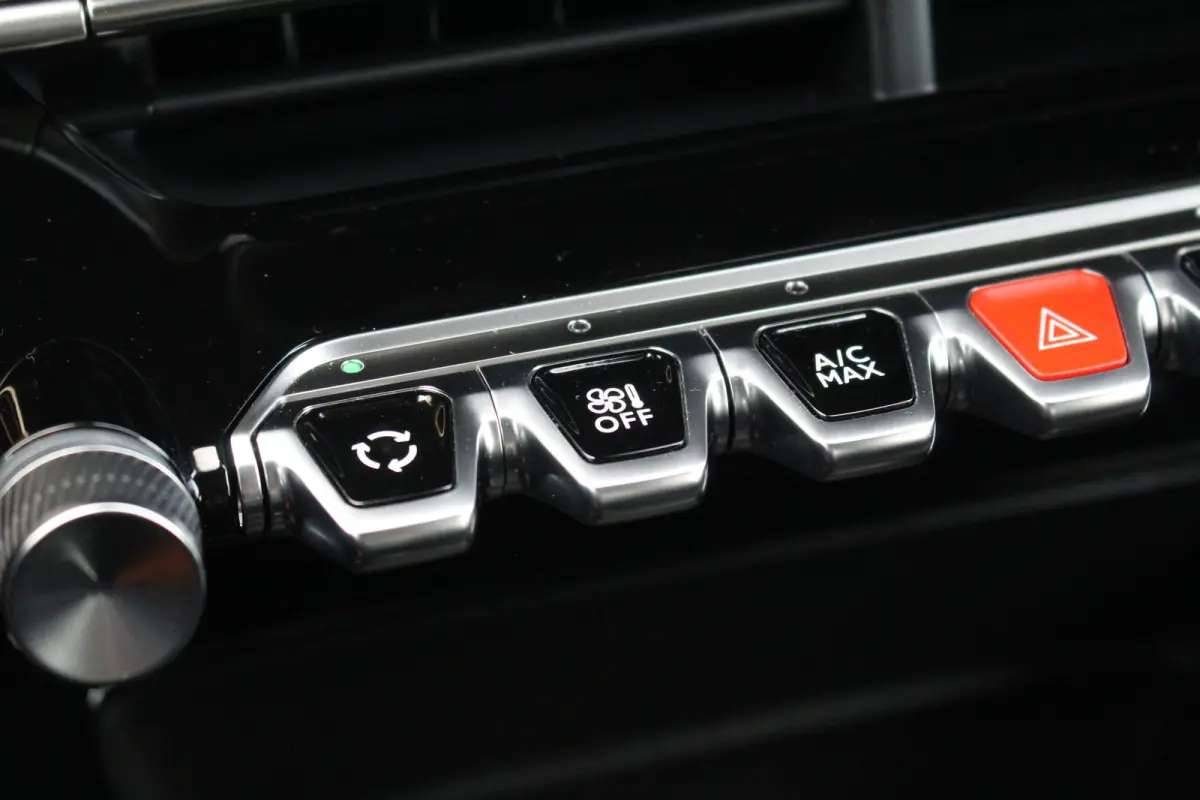 1.2 Active | CarPlay | Airco | Cruise C. | Park Assist | Elec. Pakket | | CarPlay | Airco | Cruise C. | Park Assist | Elec. Pakket |