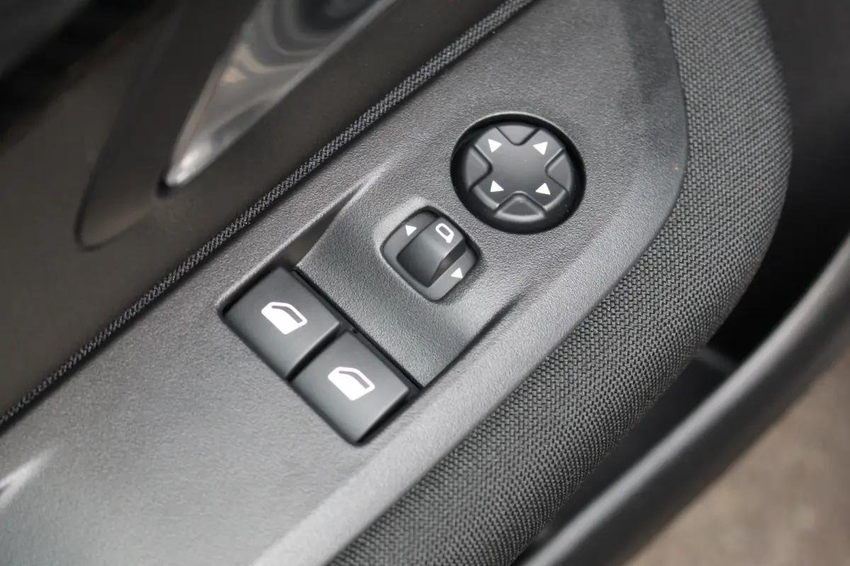 1.2 Active | CarPlay | Airco | Cruise C. | Park Assist | Elec. Pakket | | CarPlay | Airco | Cruise C. | Park Assist | Elec. Pakket |
