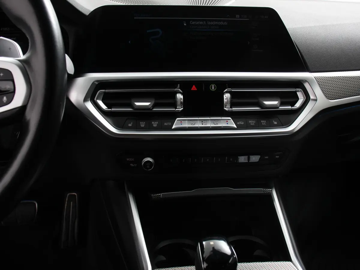 330e xDrive 292 PK 4WD M Sport Climate Control Stoel Stuurverwarming Full LED 18" Velgen Navigatie Prof Carplay/Android Auto PDC VA Trekhaak Elektrisch Sensatec