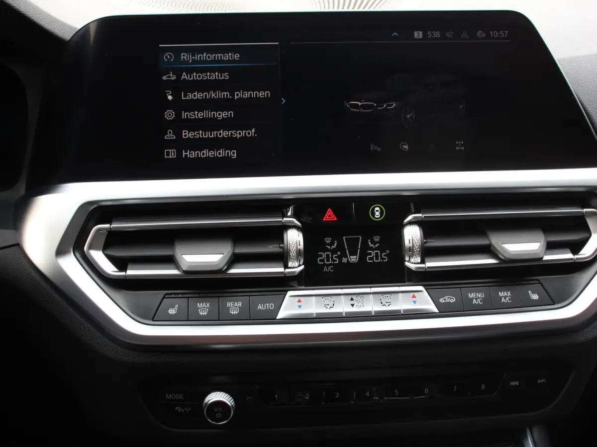 330e xDrive 292 PK 4WD M Sport Climate Control Stoel Stuurverwarming Full LED 18" Velgen Navigatie Prof Carplay/Android Auto PDC VA Trekhaak Elektrisch Sensatec