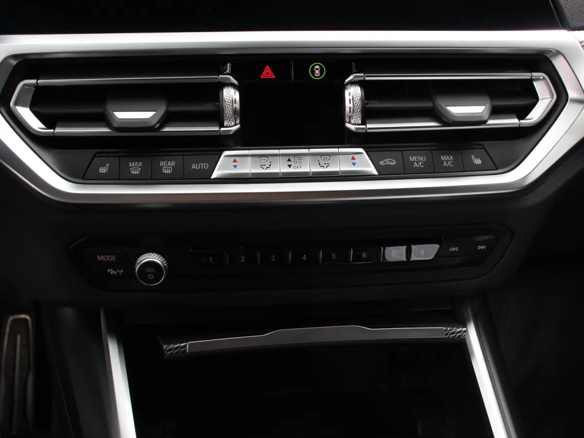 330e xDrive 292 PK 4WD M Sport Climate Control Stoel Stuurverwarming Full LED 18" Velgen Navigatie Prof Carplay/Android Auto PDC VA Trekhaak Elektrisch Sensatec