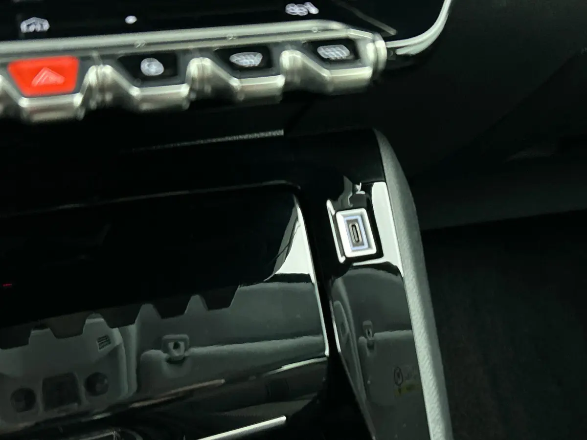 1.2 Hybrid 100PK Automaat Allure Navigatie Apple Carplay/Android Auto Airco Camera Parkeer sensoren Cruise Control Led Lichtmetalen Velgen