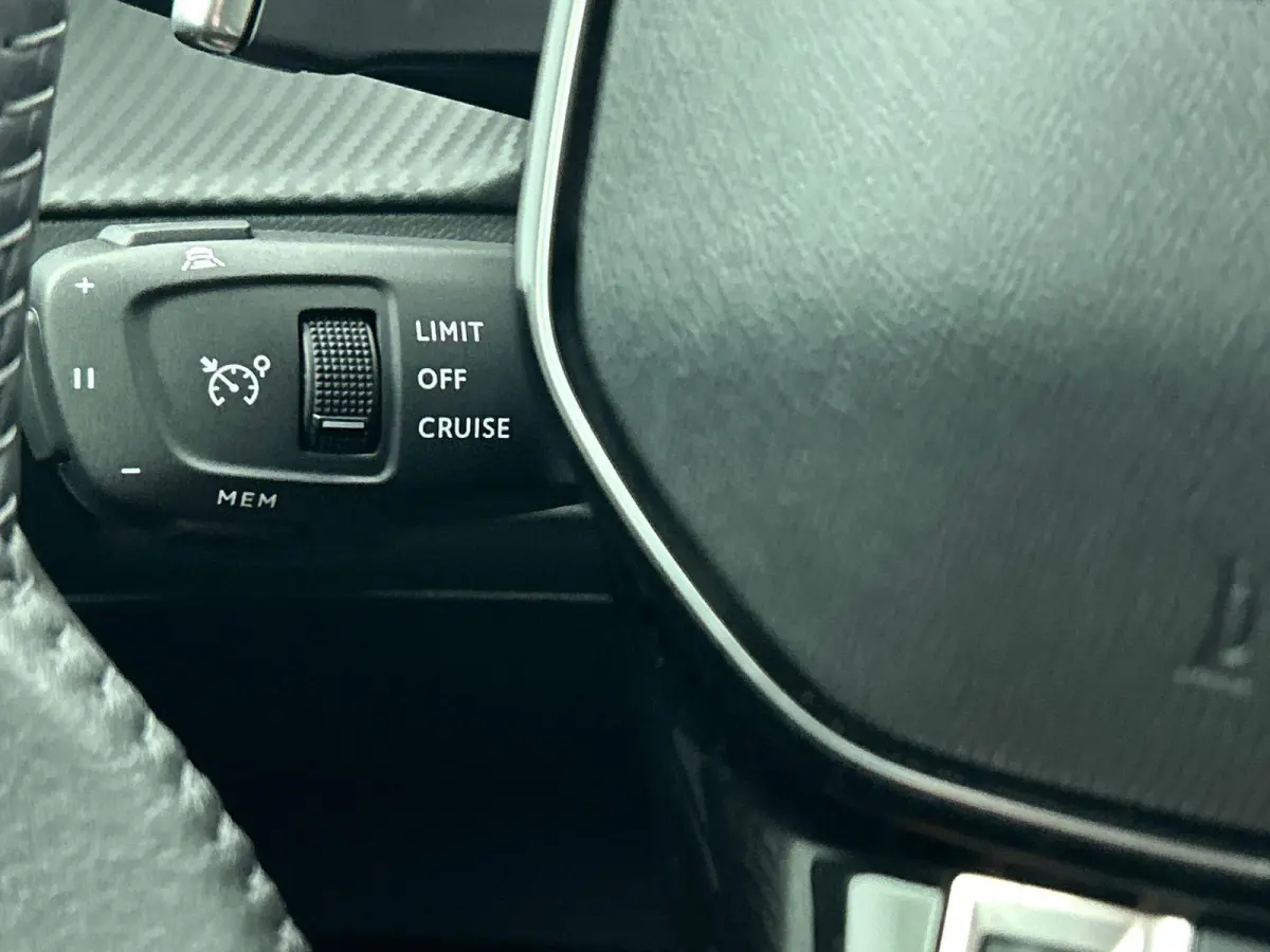 1.2 Hybrid 100PK Automaat Allure Navigatie Apple Carplay/Android Auto Airco Camera Parkeer sensoren Cruise Control Led Lichtmetalen Velgen
