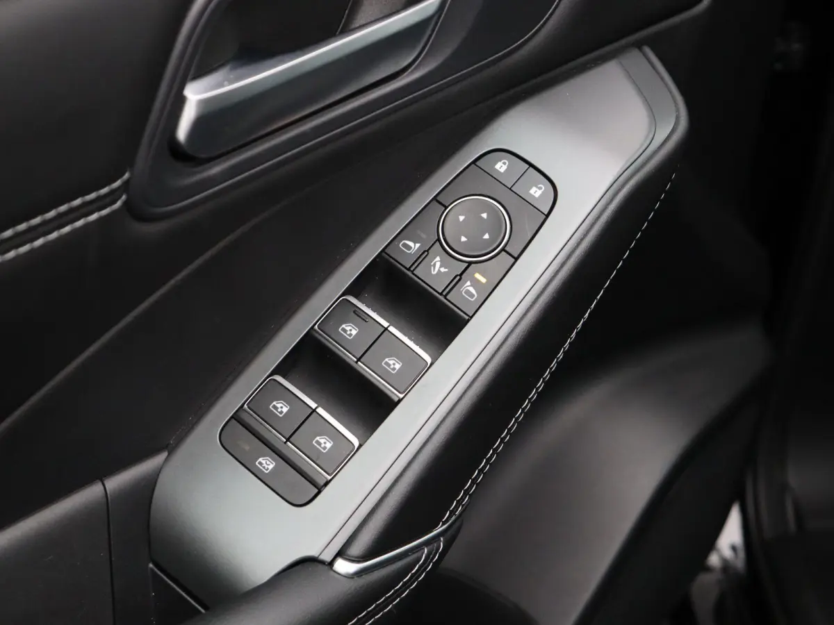 1.3 MHEV Xtronic N-Connecta | Panoramadak | Stoel, Stuur en Voorruit verwarming | Elektrische Achterklep | Headup Display |