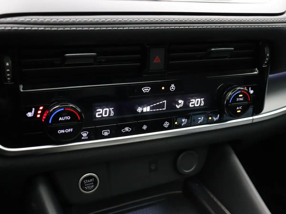 1.3 MHEV Xtronic N-Connecta | Panoramadak | Stoel, Stuur en Voorruit verwarming | Elektrische Achterklep | Headup Display |