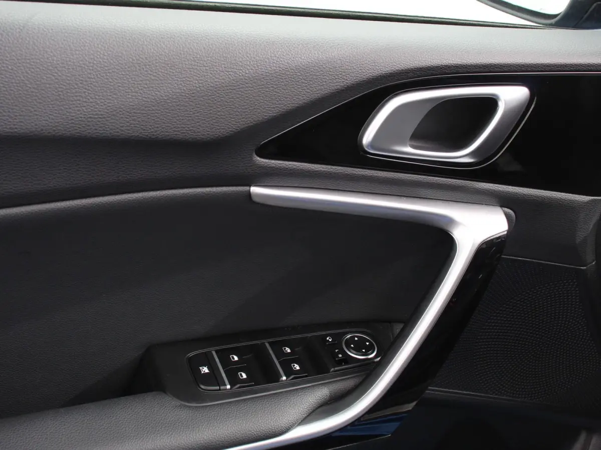 1.6 GDI PHEV DynamicLine Climate control Achteruitrijd camera Cruise control Parkeersensoren LED Lane assist Apple Carplay/ Android auto
