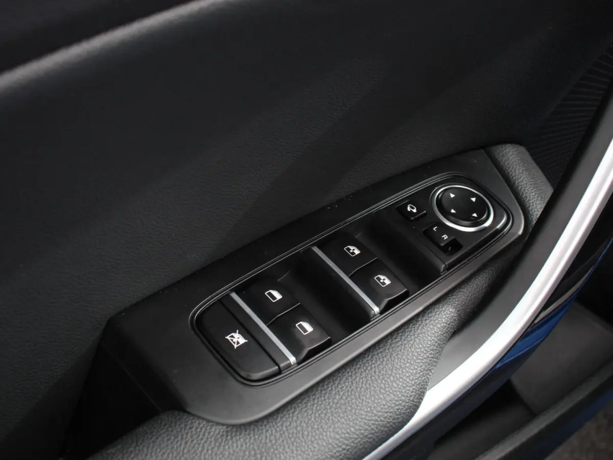 1.6 GDI PHEV DynamicLine Climate control Achteruitrijd camera Cruise control Parkeersensoren LED Lane assist Apple Carplay/ Android auto