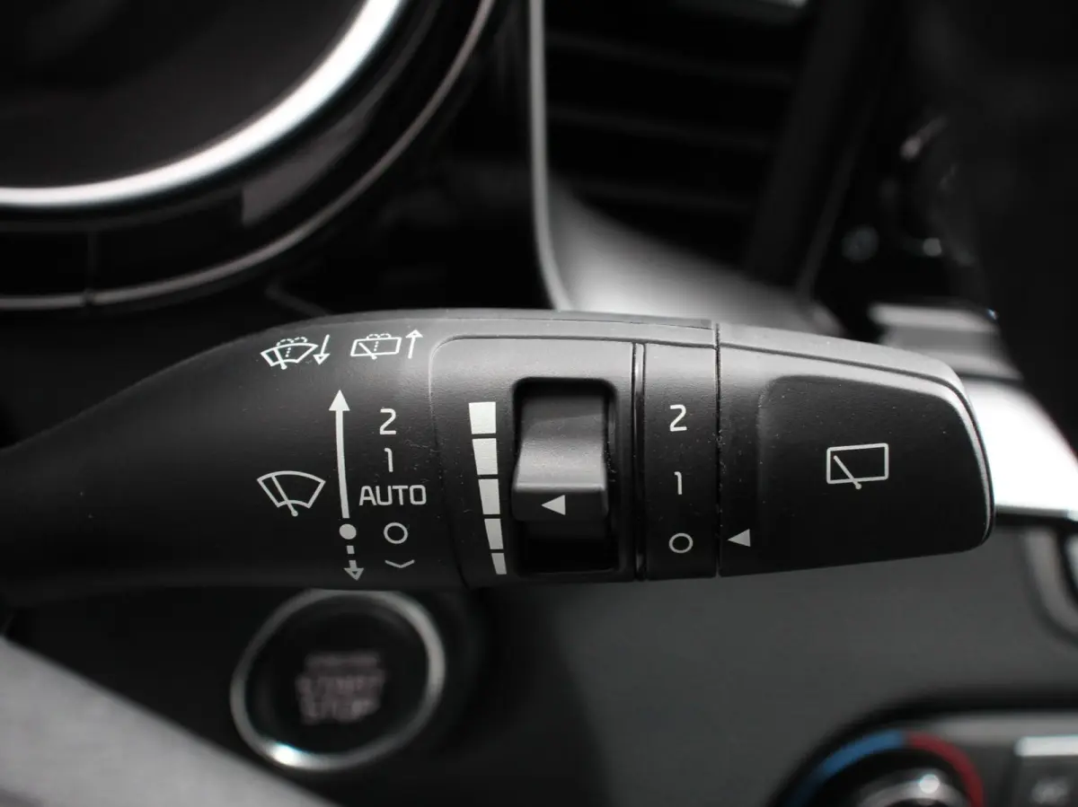 1.6 GDI PHEV DynamicLine Climate control Achteruitrijd camera Cruise control Parkeersensoren LED Lane assist Apple Carplay/ Android auto