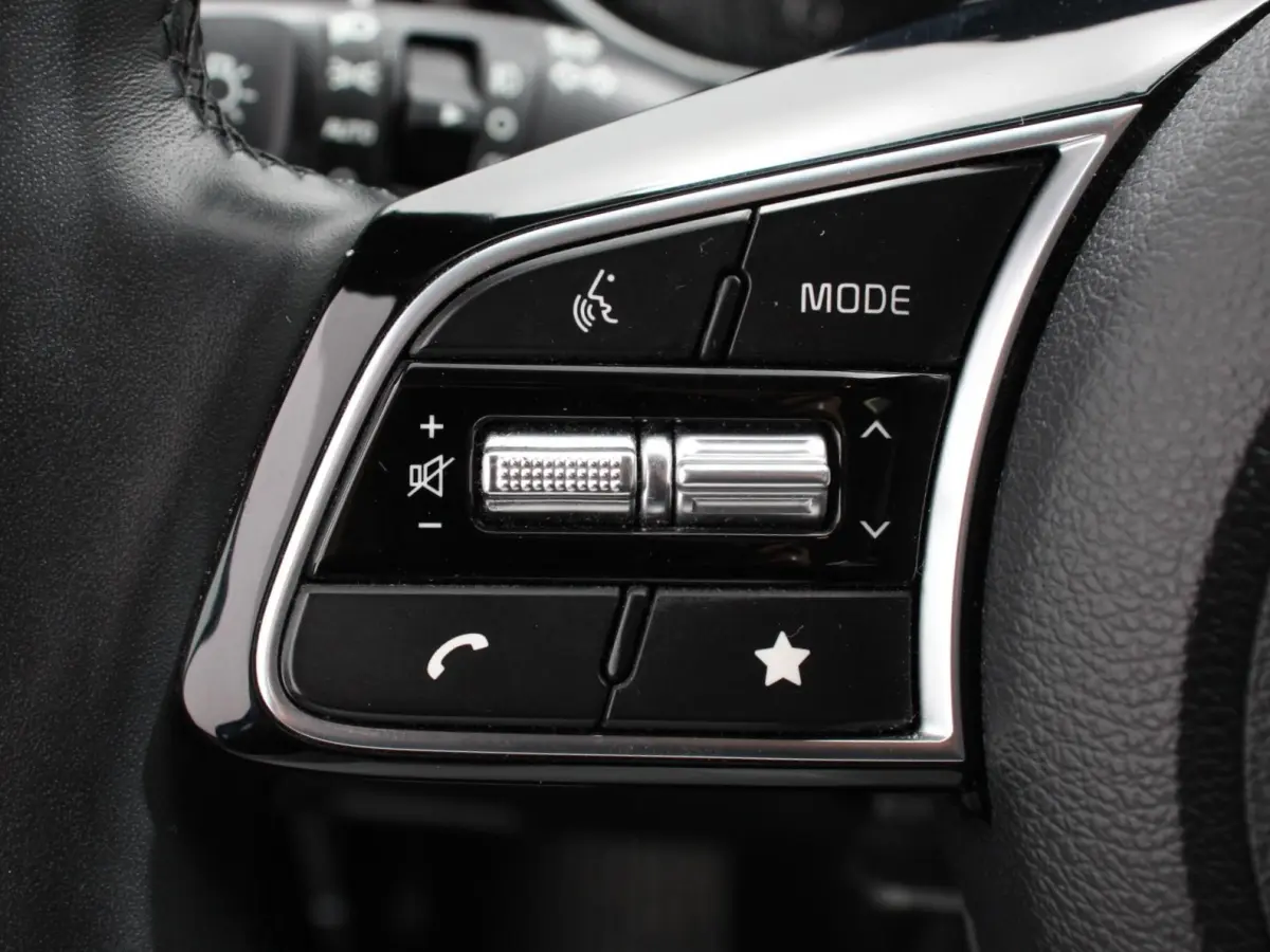 1.6 GDI PHEV DynamicLine Climate control Achteruitrijd camera Cruise control Parkeersensoren LED Lane assist Apple Carplay/ Android auto
