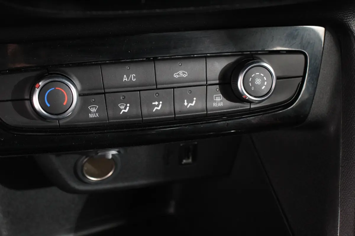 1.2 100pk Turbo GS Line Navigatie Apple Carplay/Android Auto Climate Control  Cruise Control Lichtmetalen velgen Sportstoelen