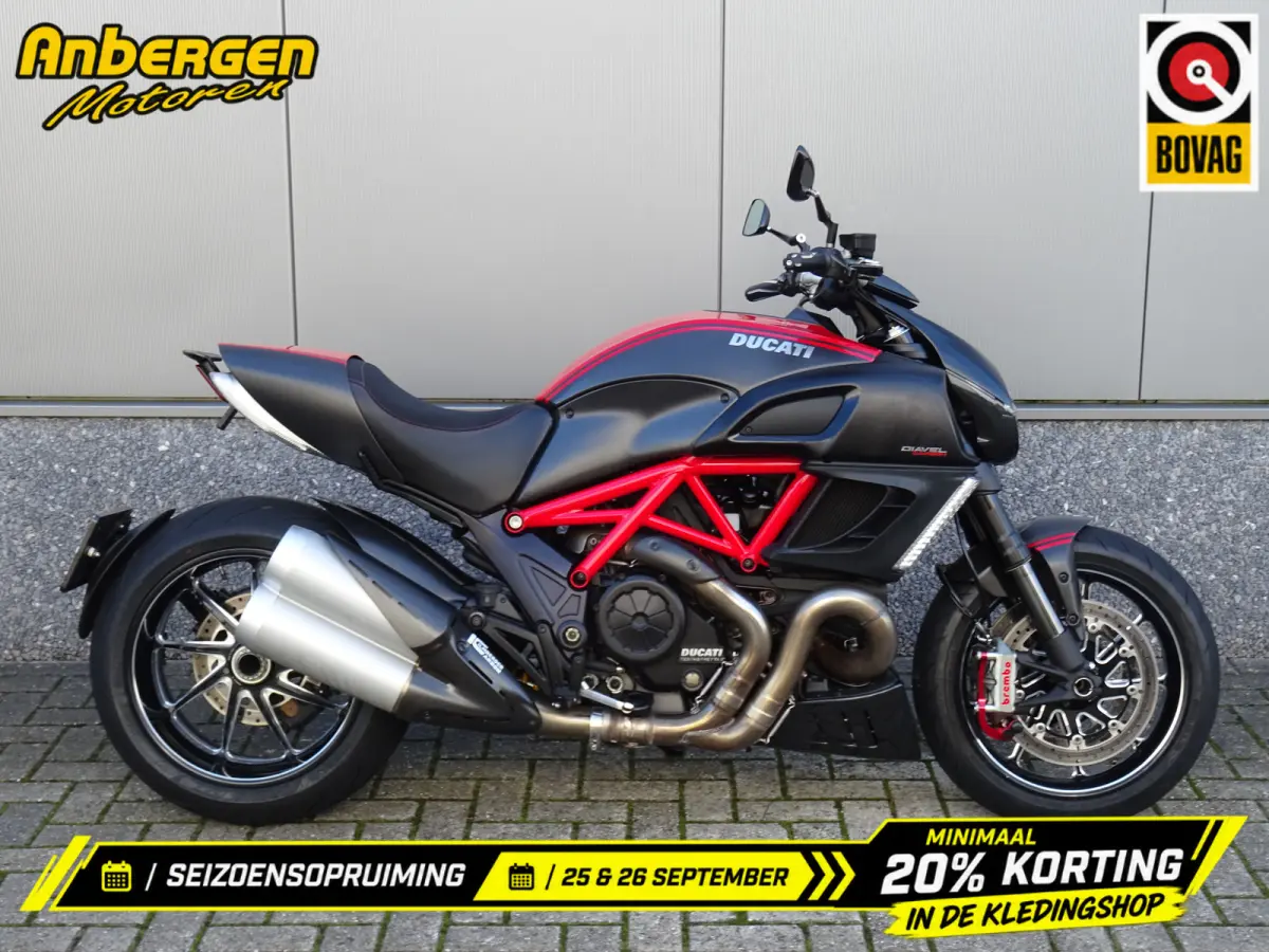 Ducati Diavel Carbon 2011 Benzine Onbekend leasen