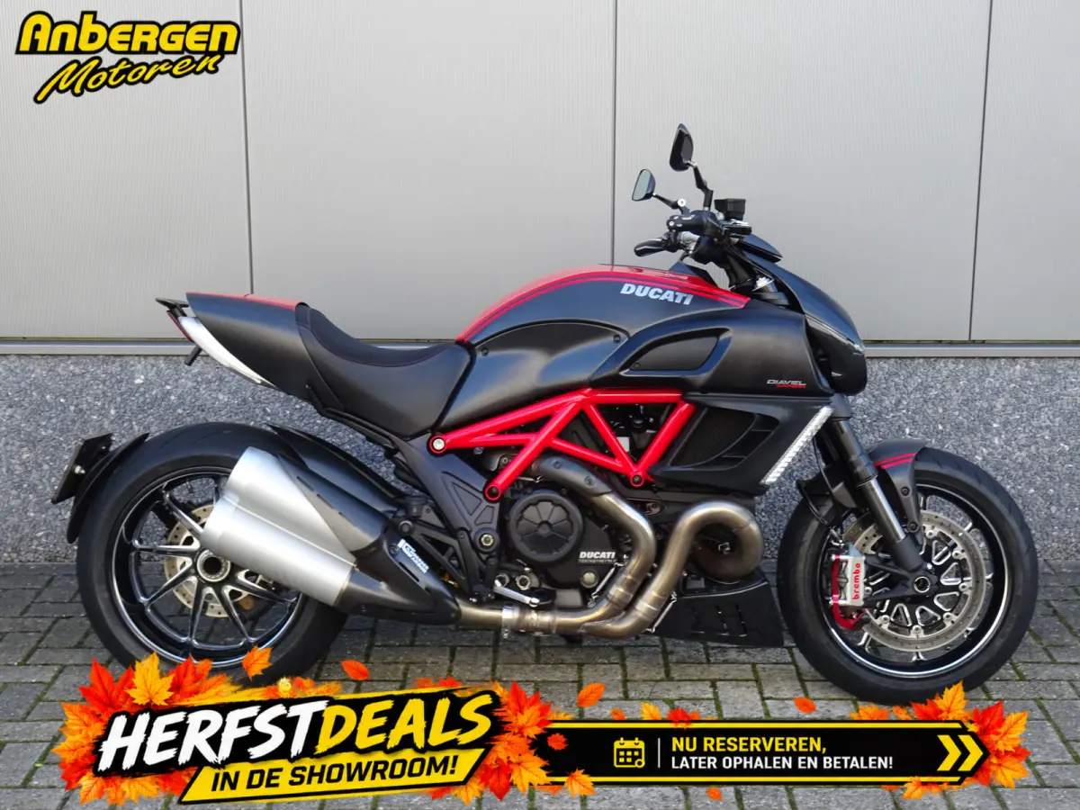 Ducati Diavel Carbon 2011 Benzine Onbekend leasen