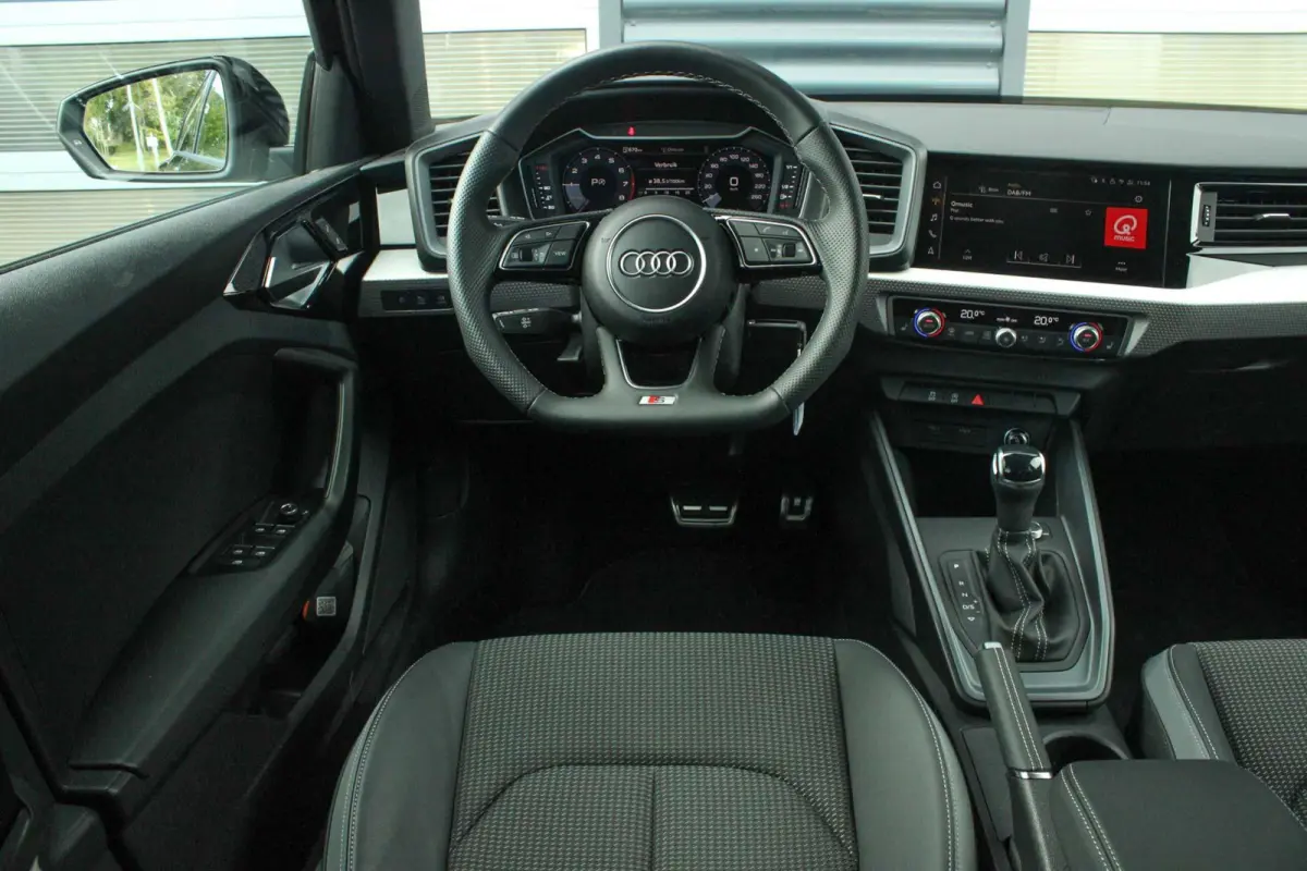 25 TFSI 95pk S-tronic S Edition | Stoelverwarming | Apple Carplay/Android Auto | LED Koplampen | 17" LMV
