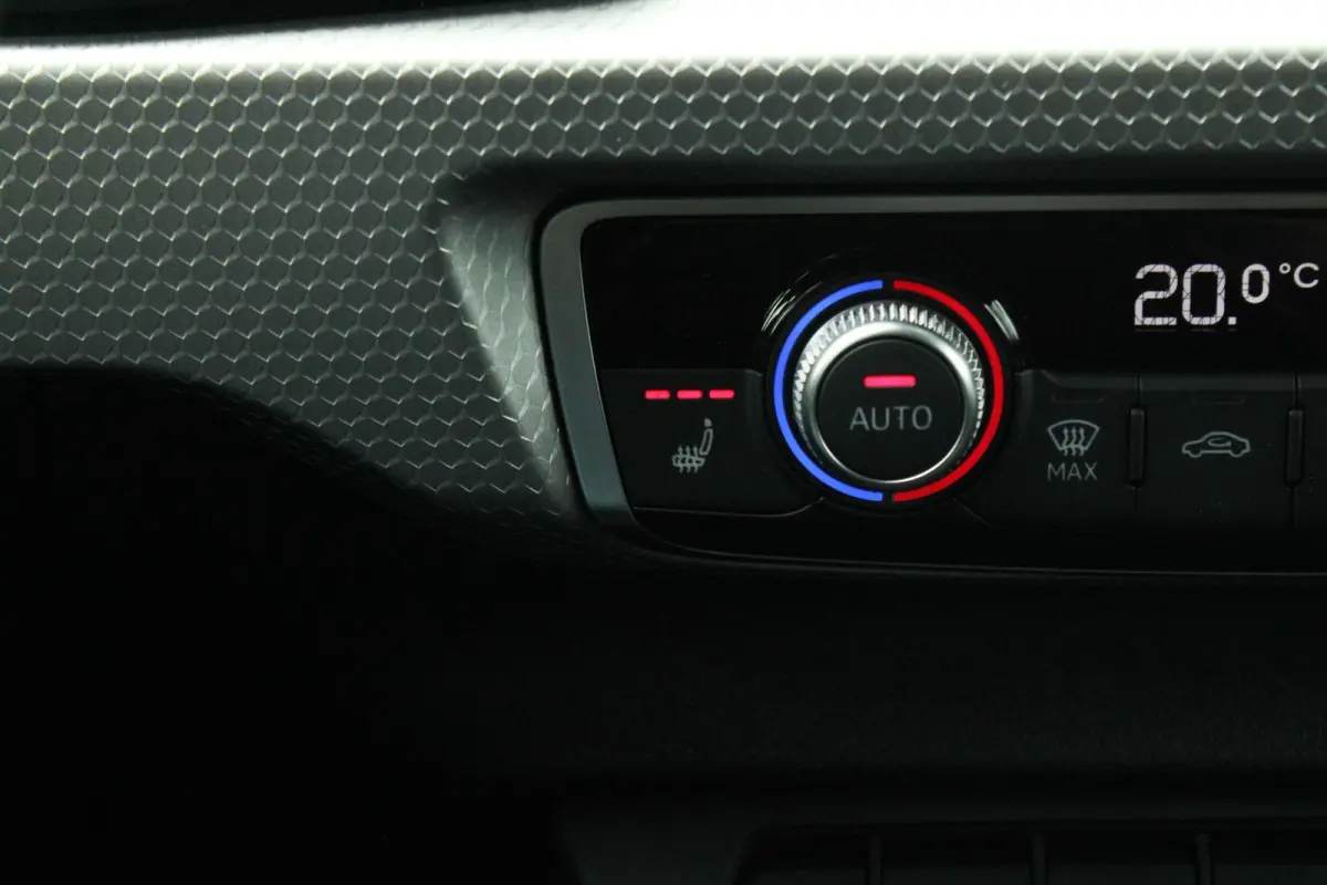 25 TFSI 95pk S-tronic S Edition | Stoelverwarming | Apple Carplay/Android Auto | LED Koplampen | 17" LMV