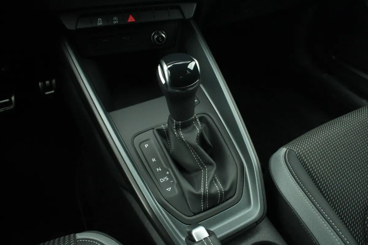 25 TFSI 95pk S-tronic S Edition | Stoelverwarming | Apple Carplay/Android Auto | LED Koplampen | 17" LMV