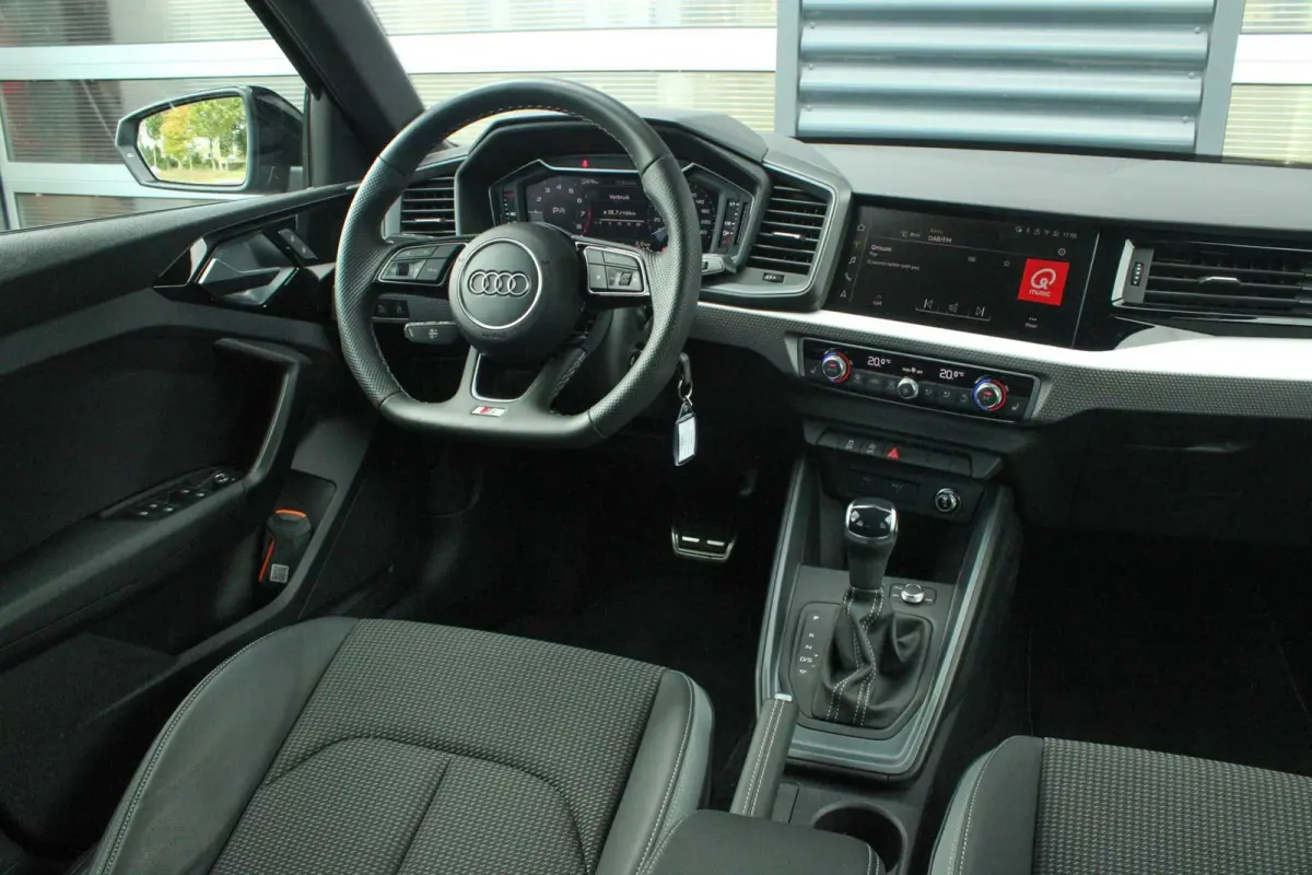 25 TFSI 95pk S-tronic S Edition | Stoelverwarming | Apple Carplay/Android Auto | LED Koplampen | 17" LMV