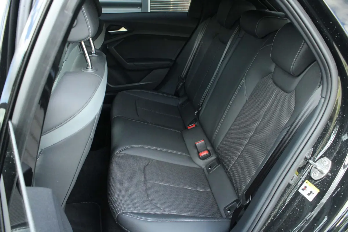 25 TFSI 95pk S-tronic S Edition | Stoelverwarming | Apple Carplay/Android Auto | LED Koplampen | 17" LMV