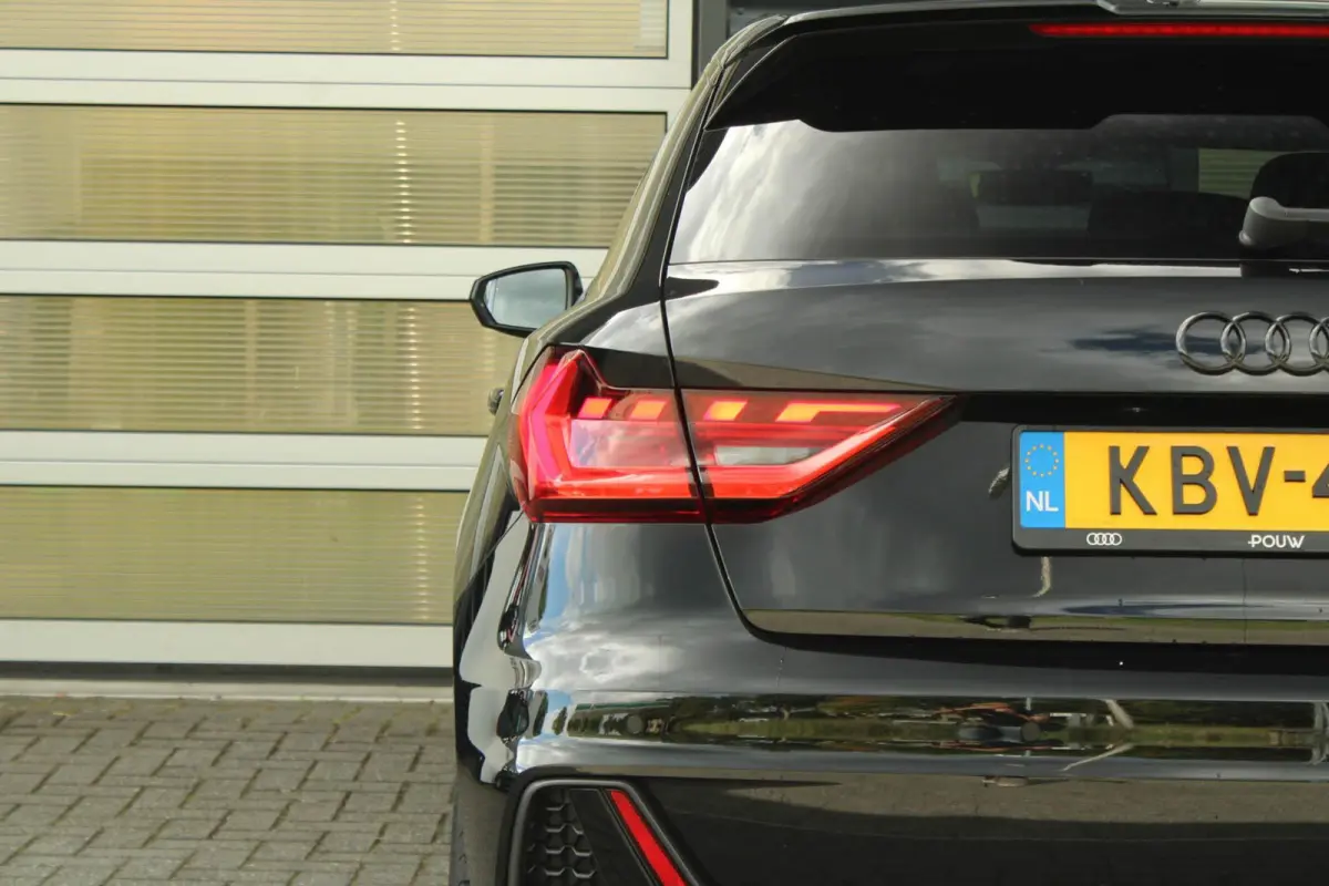 25 TFSI 95pk S-tronic S Edition | Stoelverwarming | Apple Carplay/Android Auto | LED Koplampen | 17" LMV