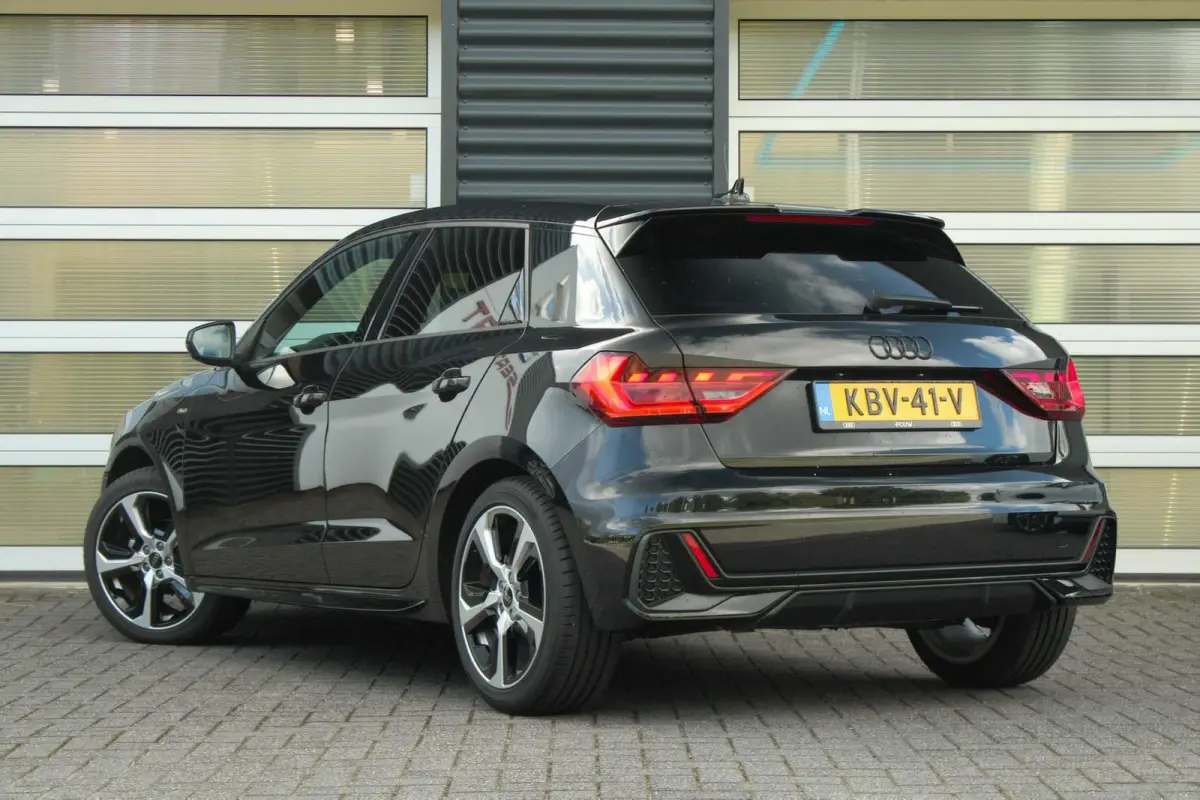 25 TFSI 95pk S-tronic S Edition | Stoelverwarming | Apple Carplay/Android Auto | LED Koplampen | 17" LMV