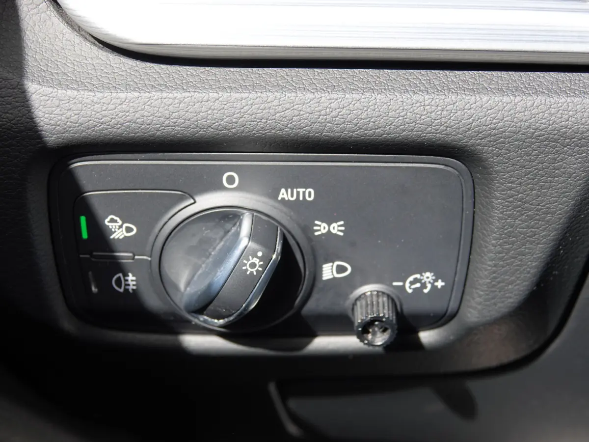 1.0 TFSI AUTOM. Sport Edition VOL LEER | NAVI | ECC | CRUISE | STOELVERW.