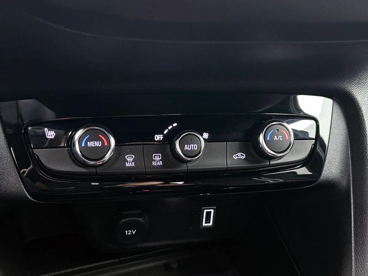 1.2 Turbo 136pk Hybrid Automaat GS Navigatie Apple Carplay/Android Auto Digitale Cockpit Camera Parkeer sensoren Airco Lichtmetalen Velgen Adaptive Cruise Control
