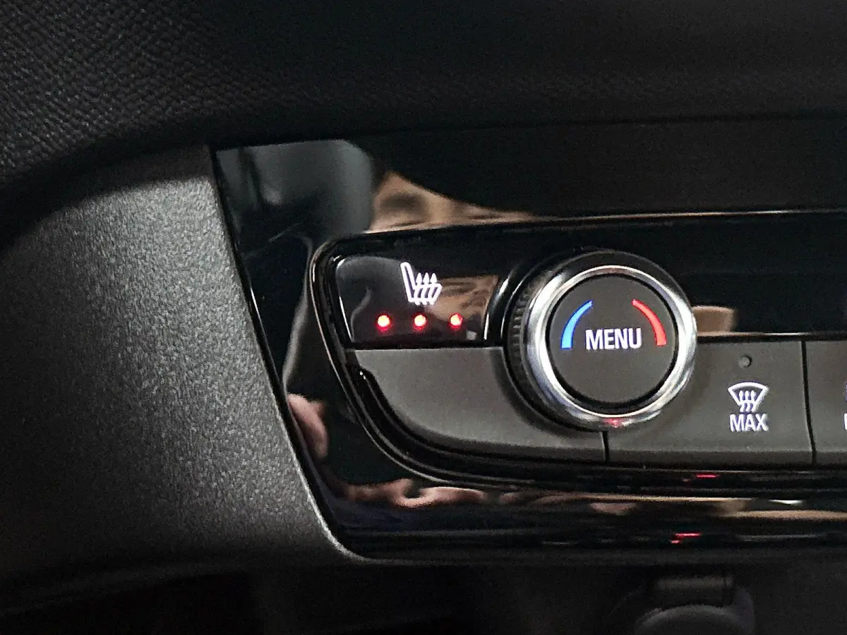 1.2 Turbo 136pk Hybrid Automaat GS Navigatie Apple Carplay/Android Auto Digitale Cockpit Camera Parkeer sensoren Airco Lichtmetalen Velgen Adaptive Cruise Control