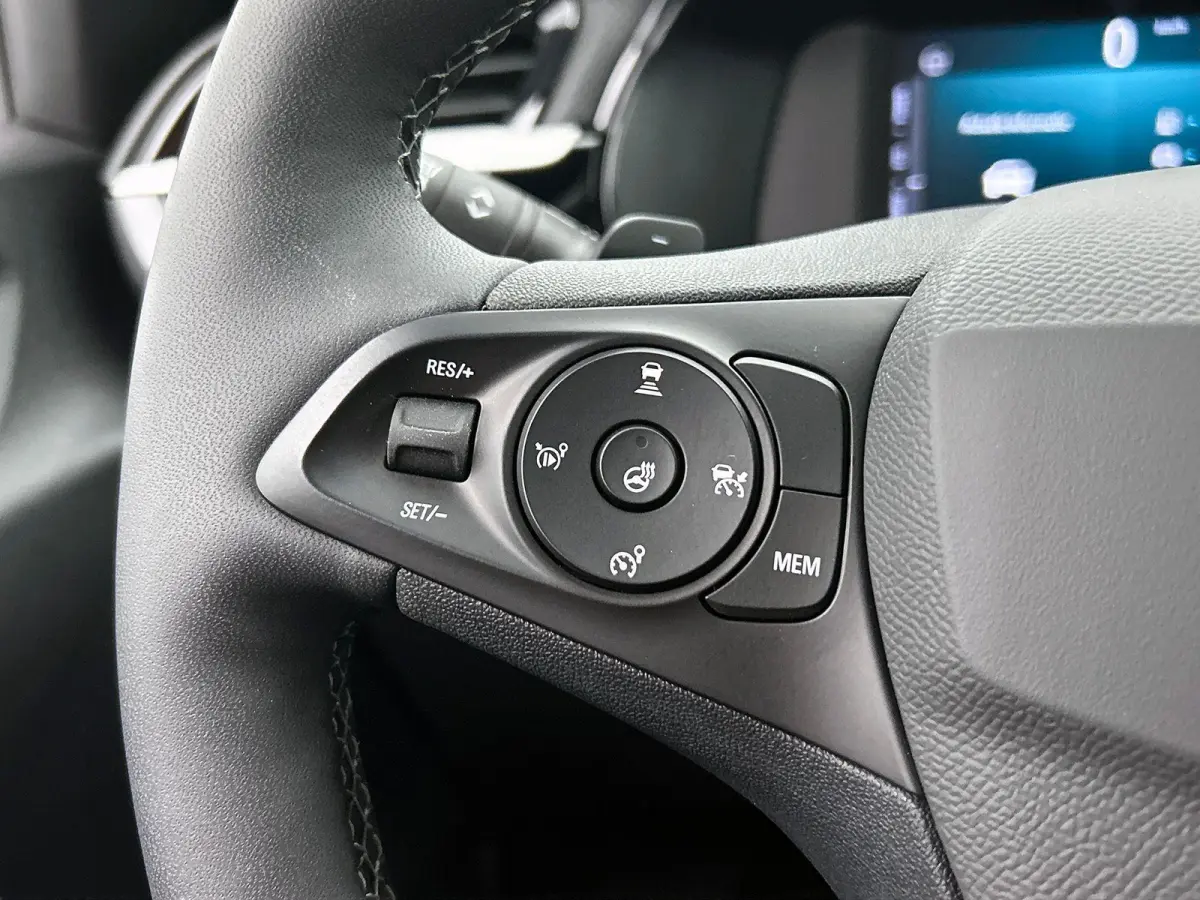 1.2 Turbo 136pk Hybrid Automaat GS Navigatie Apple Carplay/Android Auto Digitale Cockpit Camera Parkeer sensoren Airco Lichtmetalen Velgen Adaptive Cruise Control