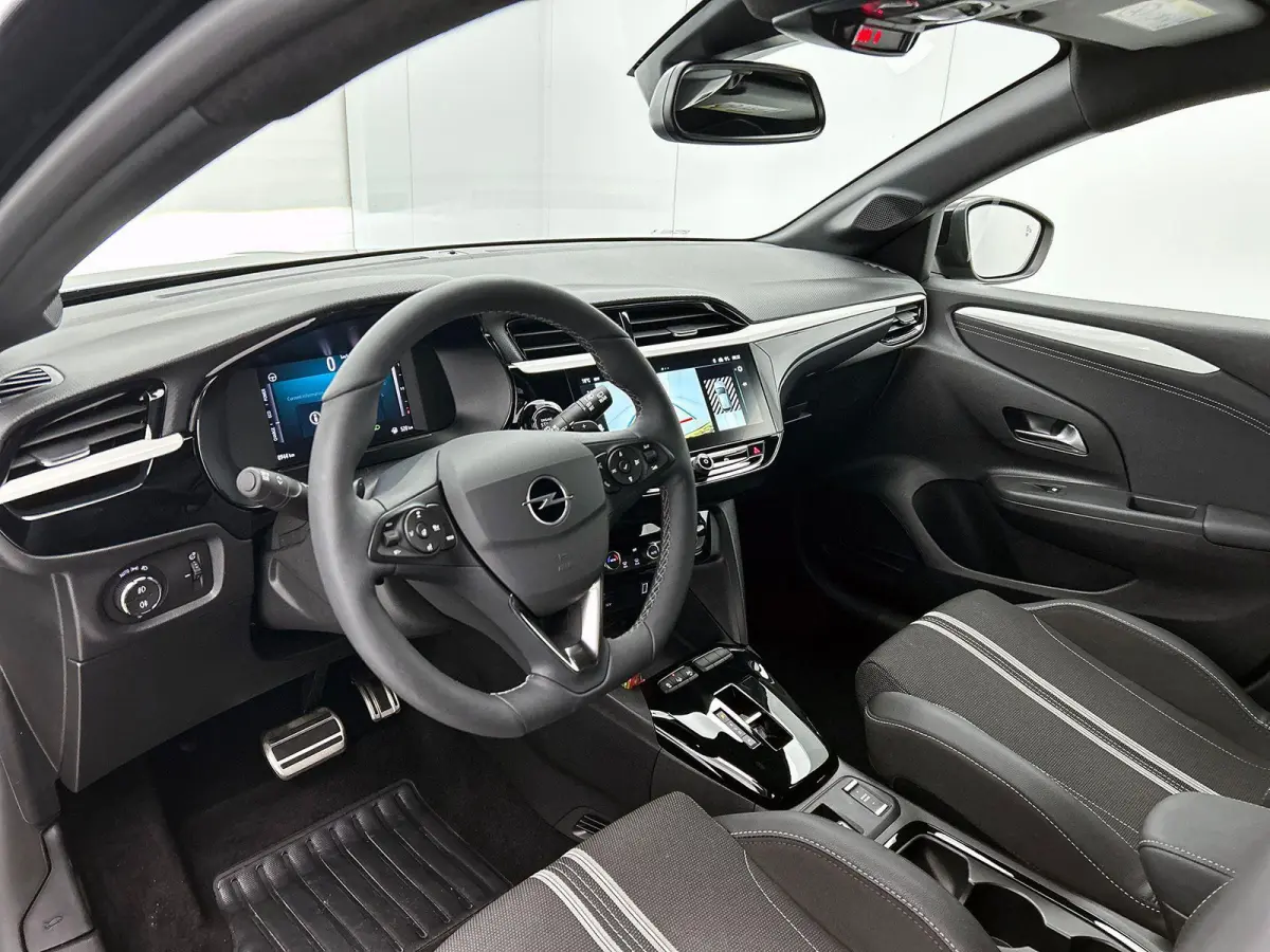 1.2 Turbo 136pk Hybrid Automaat GS Navigatie Apple Carplay/Android Auto Digitale Cockpit Camera Parkeer sensoren Airco Lichtmetalen Velgen Adaptive Cruise Control