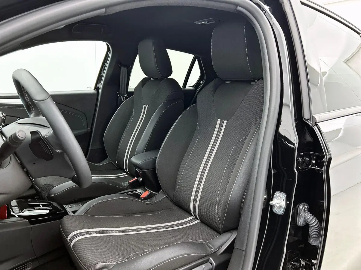 1.2 Turbo 136pk Hybrid Automaat GS Navigatie Apple Carplay/Android Auto Digitale Cockpit Camera Parkeer sensoren Airco Lichtmetalen Velgen Adaptive Cruise Control