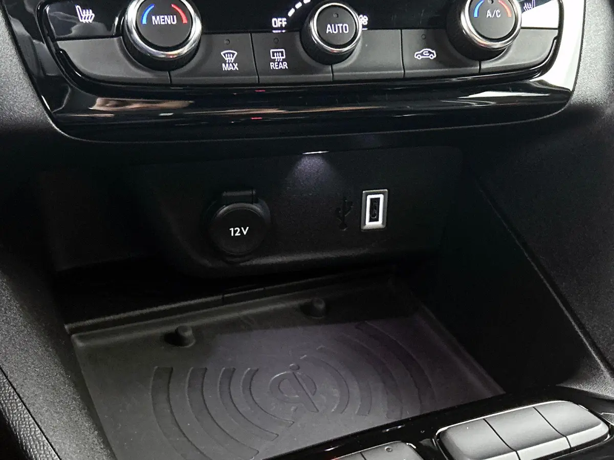 1.2 Turbo 136pk Hybrid Automaat GS Navigatie Apple Carplay/Android Auto Digitale Cockpit Camera Parkeer sensoren Airco Lichtmetalen Velgen Adaptive Cruise Control