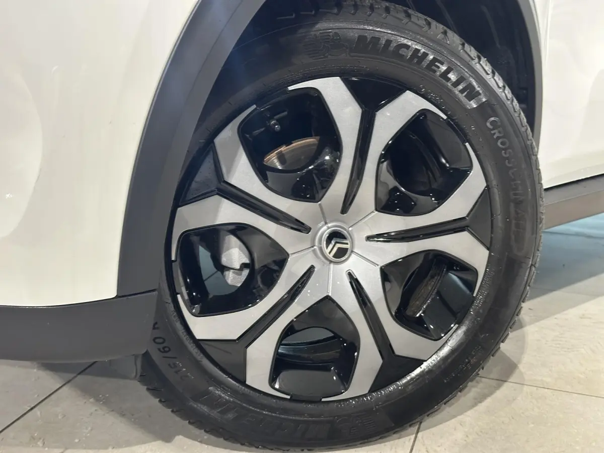 1.2 Turbo 100pk Plus ALL SEASONBANDEN | 0KM | NIEUW EN DIRECT LEVERBAAR