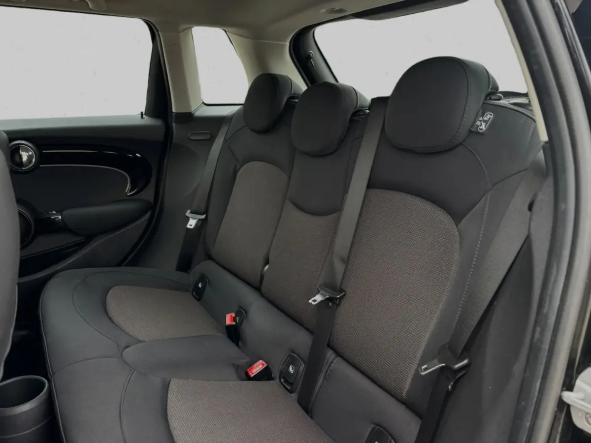 1.5 Cooper Camden Edition(NL-auto, 1e Eig, Dealer OndH, Carplay, PDC, Climate Con, Cruise Con, Navi, etc)