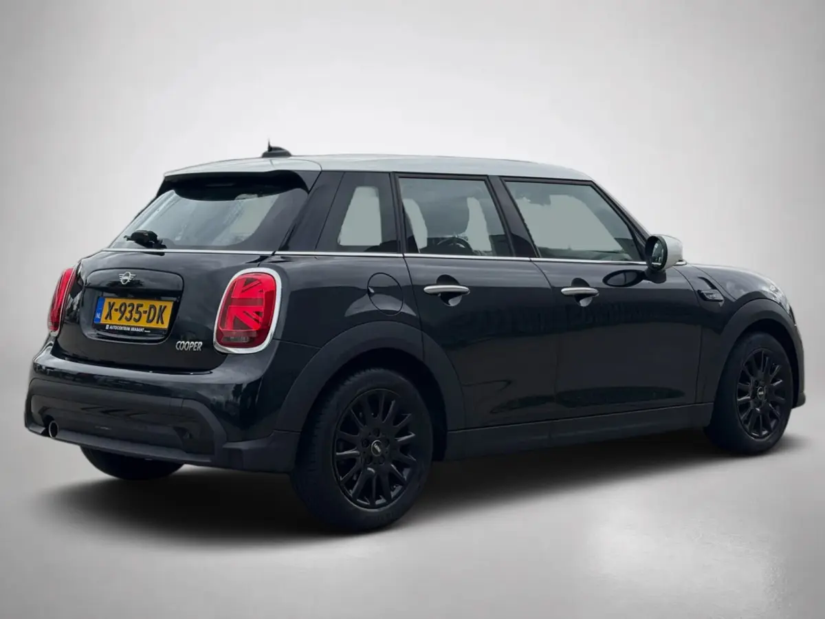 1.5 Cooper Camden Edition(NL-auto, 1e Eig, Dealer OndH, Carplay, PDC, Climate Con, Cruise Con, Navi, etc)