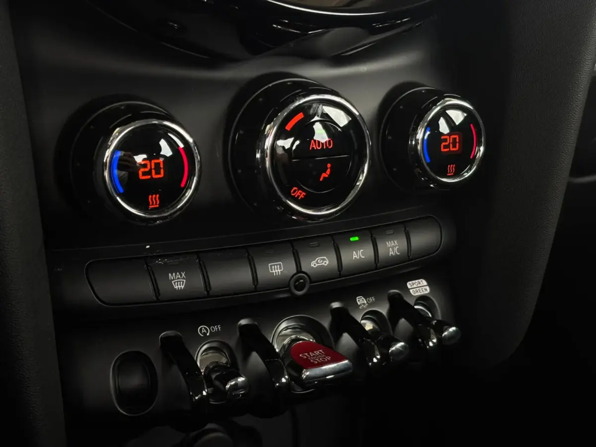 1.5 Cooper Camden Edition(NL-auto, 1e Eig, Dealer OndH, Carplay, PDC, Climate Con, Cruise Con, Navi, etc)