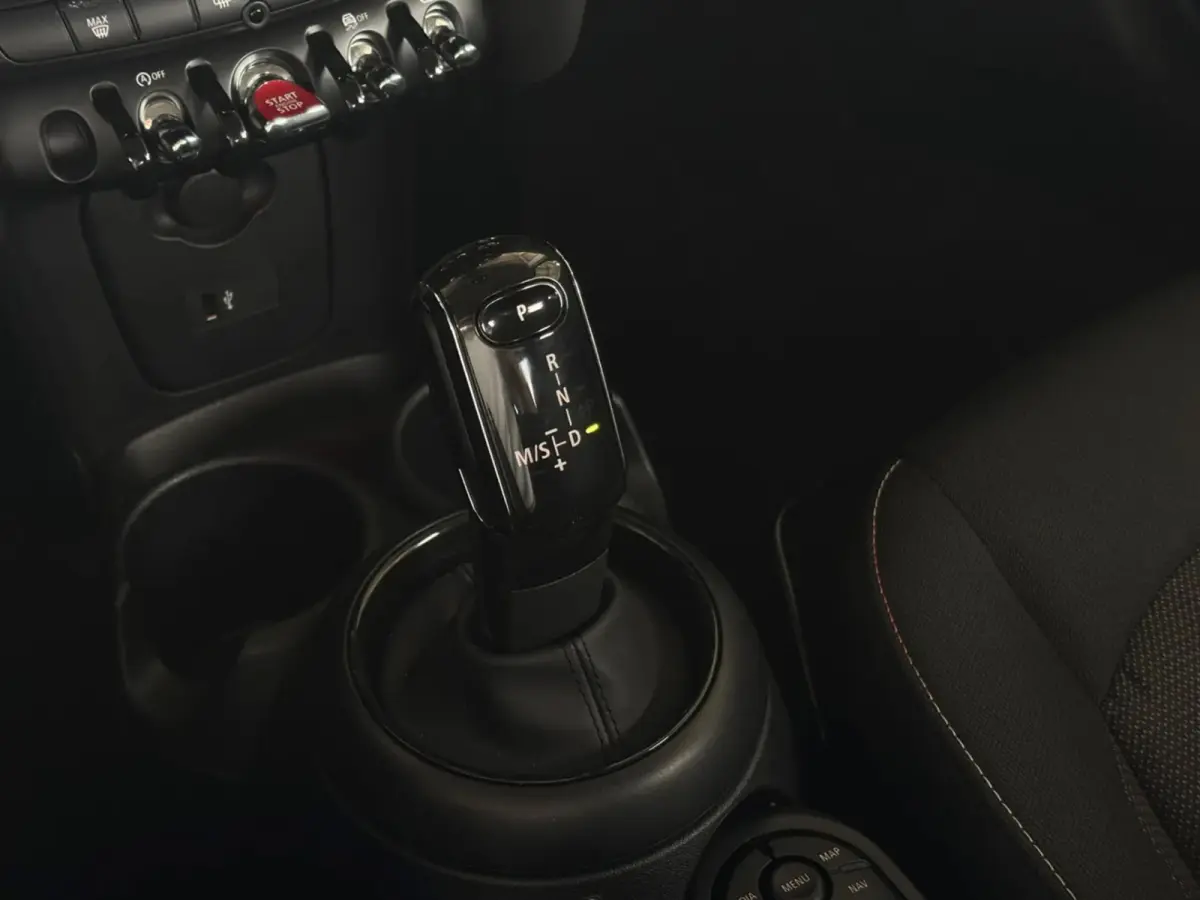 1.5 Cooper Camden Edition(NL-auto, 1e Eig, Dealer OndH, Carplay, PDC, Climate Con, Cruise Con, Navi, etc)