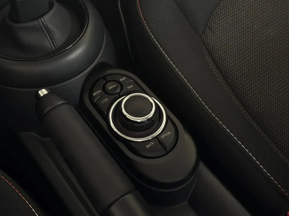 1.5 Cooper Camden Edition(NL-auto, 1e Eig, Dealer OndH, Carplay, PDC, Climate Con, Cruise Con, Navi, etc)