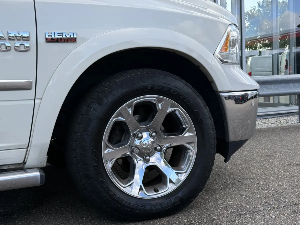 1500 5.7 V8 4x4 Quad Cab 6'4 Laramie | Lage Bijtelling | Dakraam | LPG 200L | Stoelverw/Stoelverk