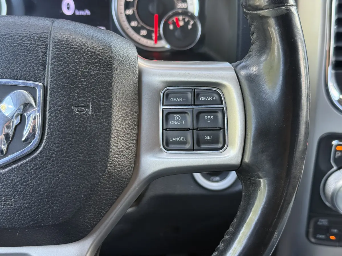 1500 5.7 V8 4x4 Quad Cab 6'4 Laramie | Lage Bijtelling | Dakraam | LPG 200L | Stoelverw/Stoelverk