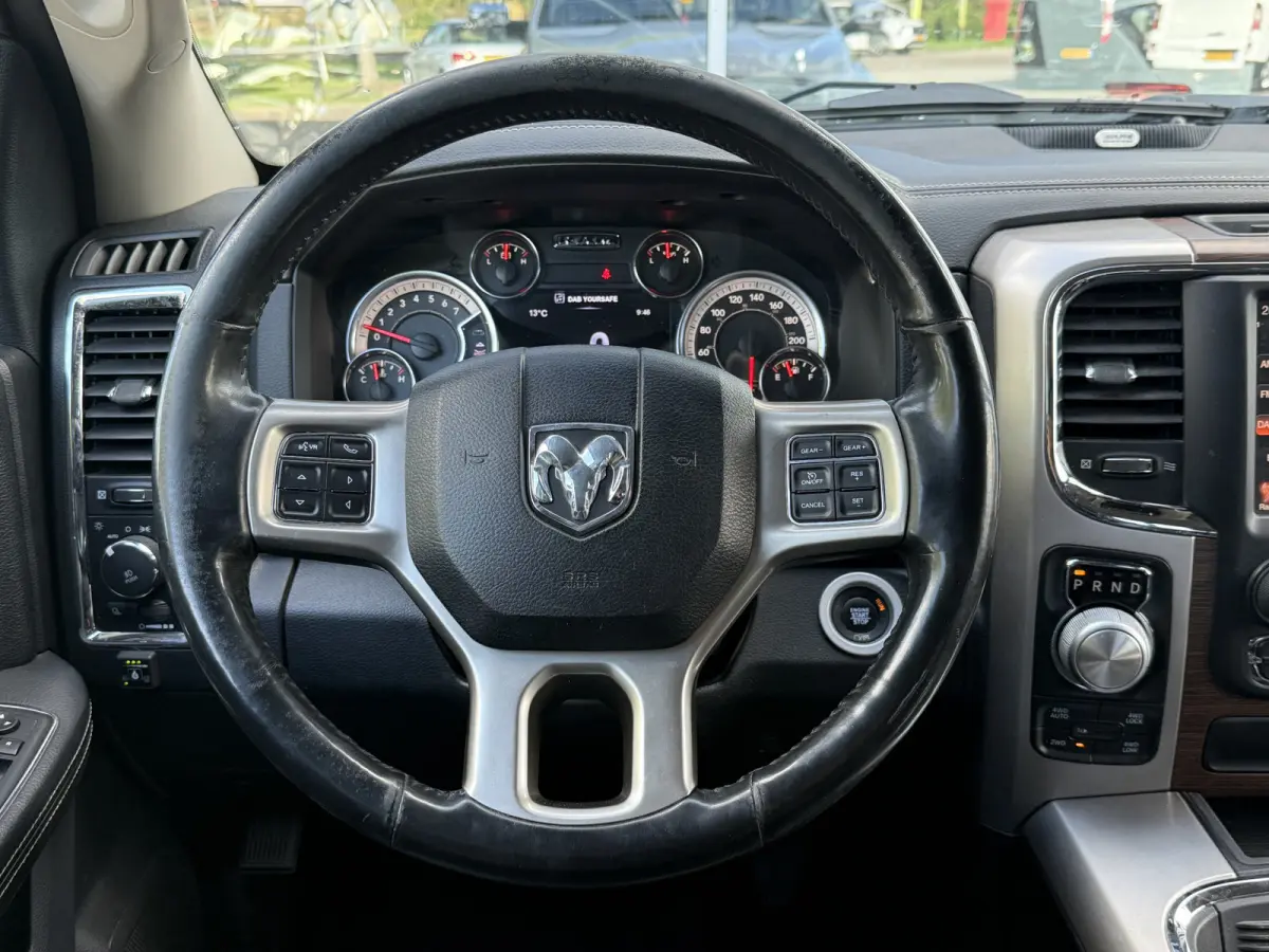1500 5.7 V8 4x4 Quad Cab 6'4 Laramie | Lage Bijtelling | Dakraam | LPG 200L | Stoelverw/Stoelverk