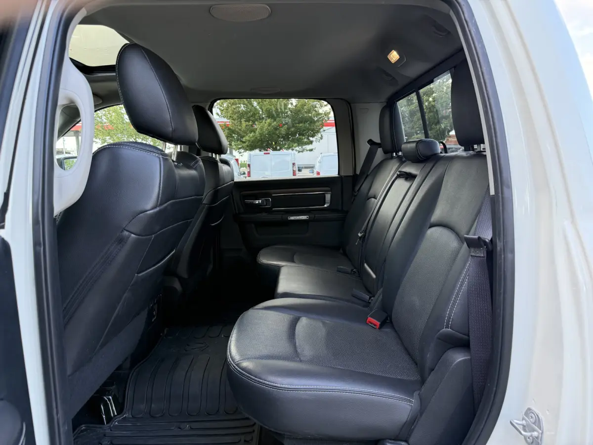 1500 5.7 V8 4x4 Quad Cab 6'4 Laramie | Lage Bijtelling | Dakraam | LPG 200L | Stoelverw/Stoelverk