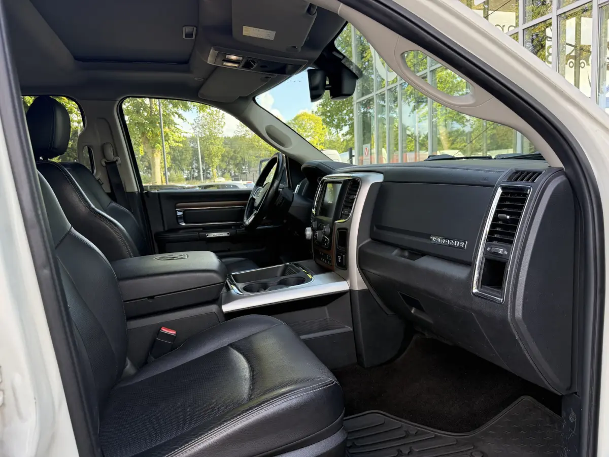 1500 5.7 V8 4x4 Quad Cab 6'4 Laramie | Lage Bijtelling | Dakraam | LPG 200L | Stoelverw/Stoelverk