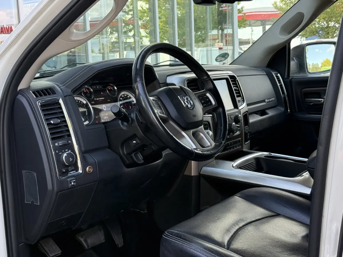 1500 5.7 V8 4x4 Quad Cab 6'4 Laramie | Lage Bijtelling | Dakraam | LPG 200L | Stoelverw/Stoelverk