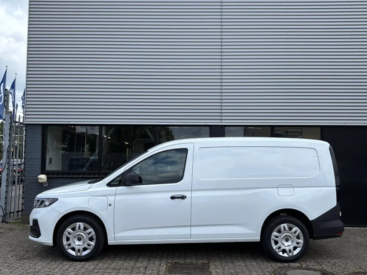 1.5 EcoBoost PHEV L2 Trend | Laadschot met Ruit | Ruit in achterdeuren | Apple carplay | Android Auto |