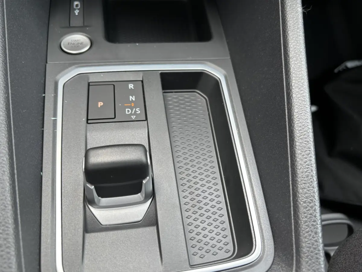 1.5 EcoBoost PHEV L2 Trend | Laadschot met Ruit | Ruit in achterdeuren | Apple carplay | Android Auto |