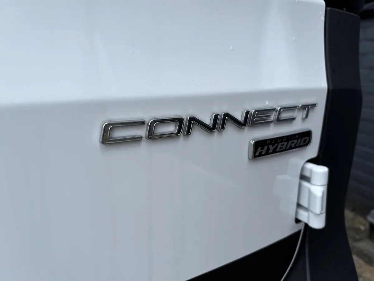 1.5 EcoBoost PHEV L2 Trend | Laadschot met Ruit | Ruit in achterdeuren | Apple carplay | Android Auto |