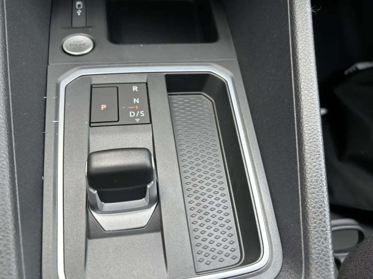 1.5 EcoBoost PHEV L2 Trend | Laadschot met Ruit | Ruit in achterdeuren | Apple carplay | Android Auto |