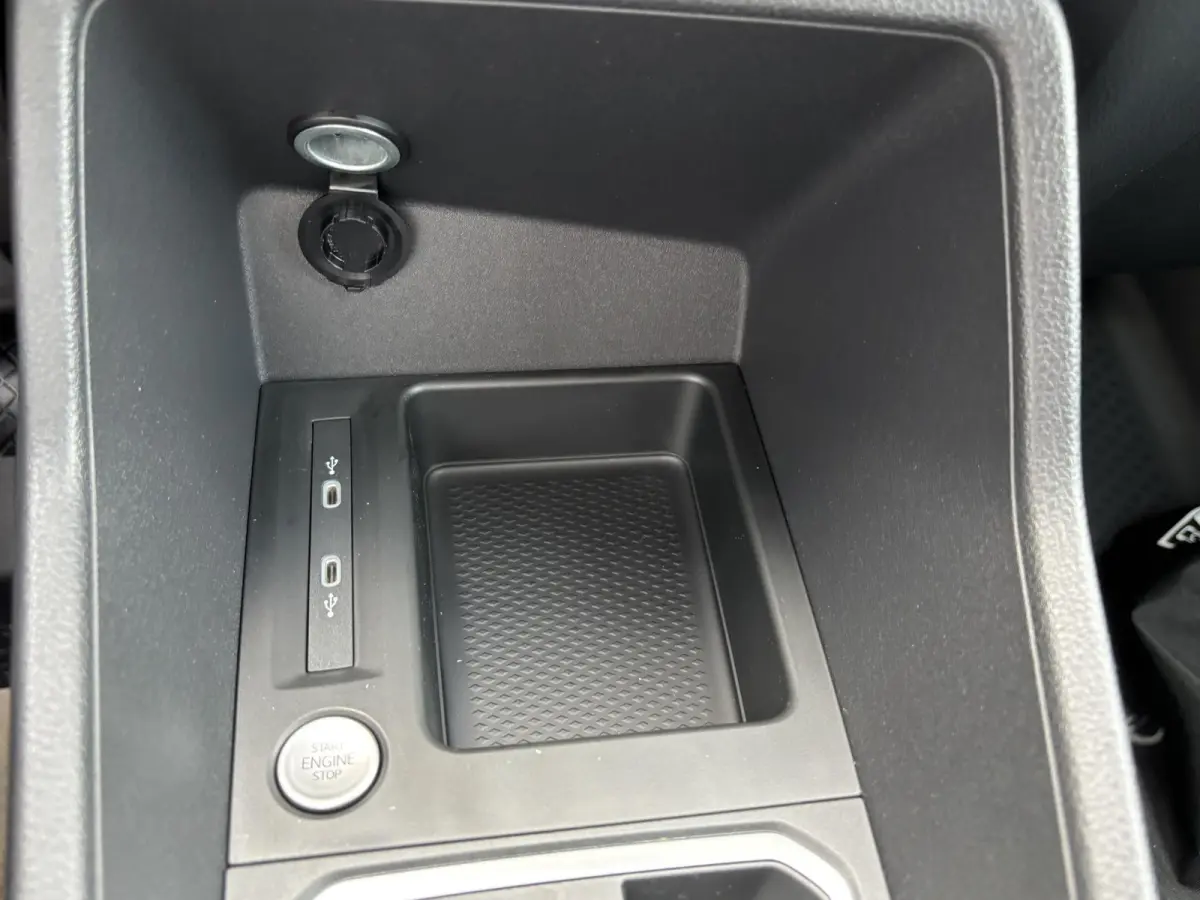 1.5 EcoBoost PHEV L2 Trend | Laadschot met Ruit | Ruit in achterdeuren | Apple carplay | Android Auto |