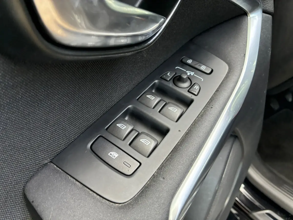 2.0 T3 | Xenon + Clima + Navi nu €8.975,-!!