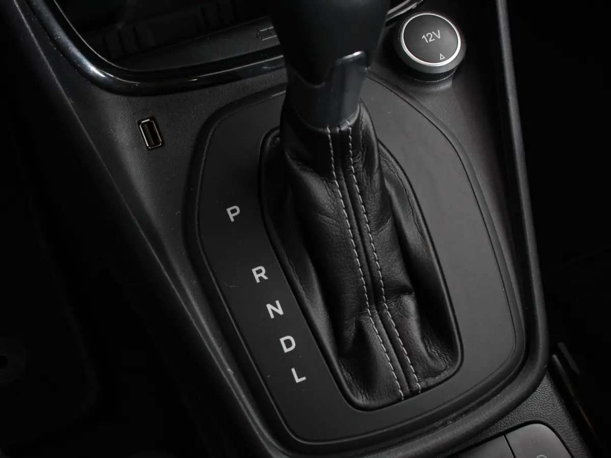 1.0 EcoBoost Automaat Titanium Climate control LED Verwarmde voorstoelen Parkeersensor achter Cruise control Stuurverwarming Navigatie Lane assist Apple Carplay / Android auto